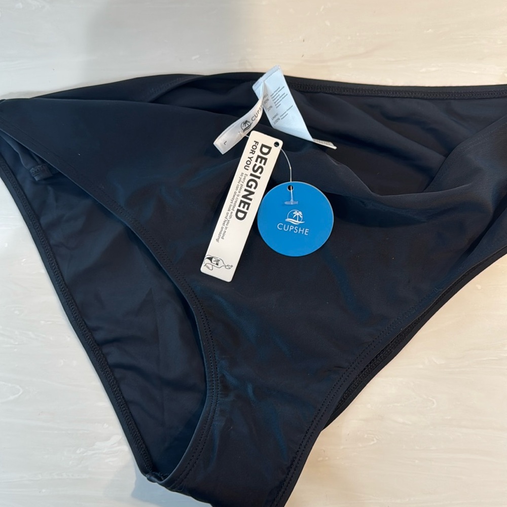 New with tags. Bikini High waist black size Lg cupshe